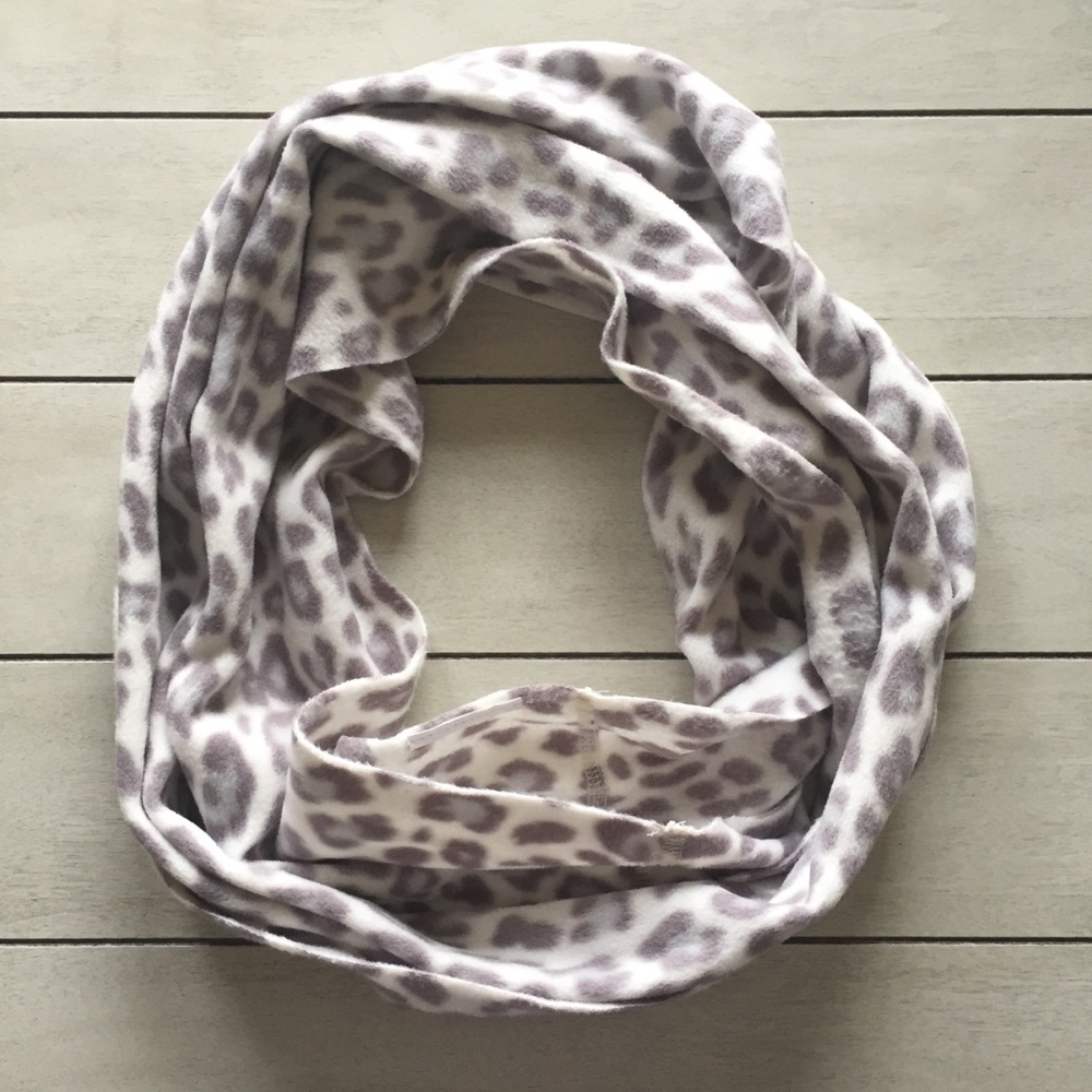 🎀SALE 4/$25 🎀  Fleece Scarf